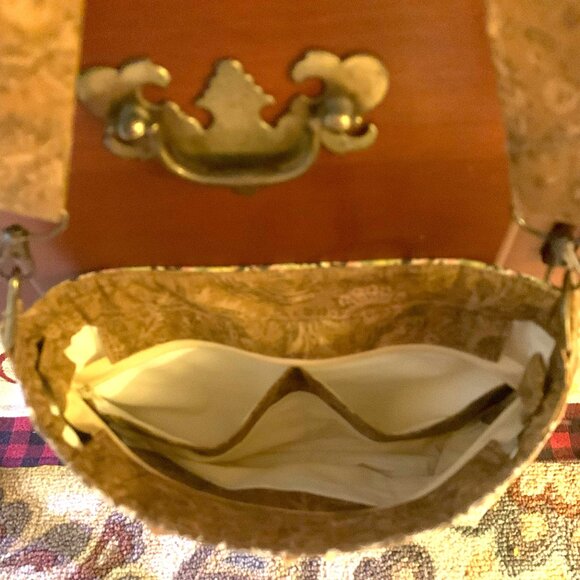 Handmade Patchwork Quilted Crossbody Bag with Lining and Zippered Closure - Picture 9 of 9